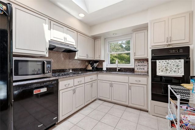 29 Suffolk Road A, Massapequa, NY 11758