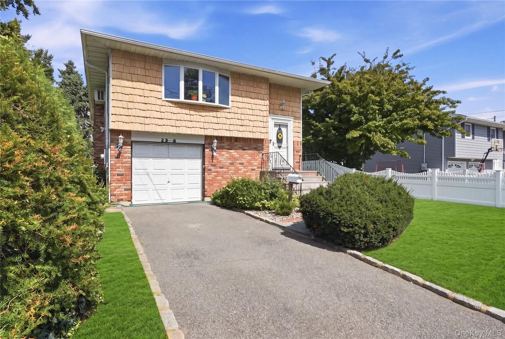 29 Suffolk Road A, Massapequa, NY 11758 — photo 2