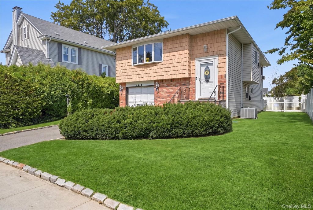 29 Suffolk Road A, Massapequa, NY 11758 — photo 3