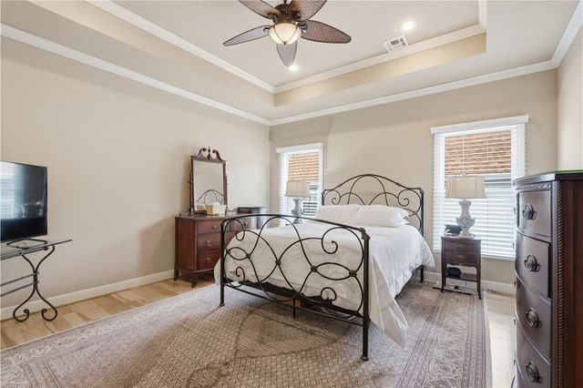 901 NE Arleta Gardens, Bentonville, AR 72712