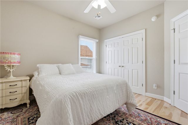 901 NE Arleta Gardens, Bentonville, AR 72712