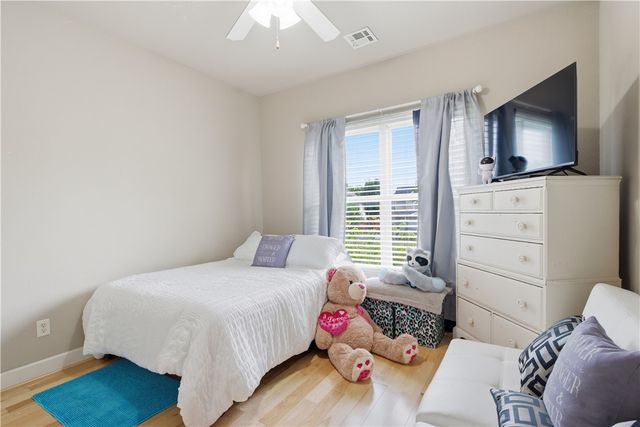 901 NE Arleta Gardens, Bentonville, AR 72712