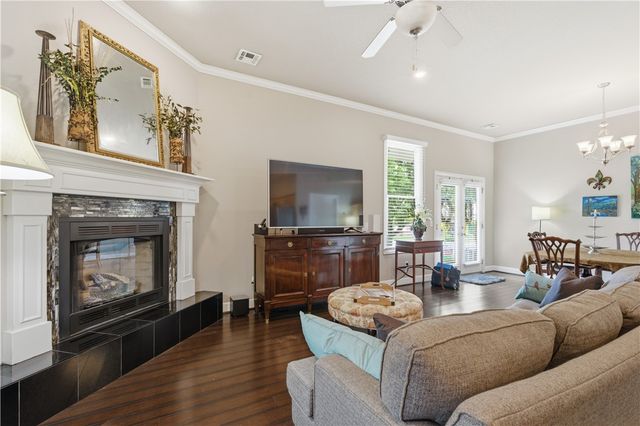 901 NE Arleta Gardens, Bentonville, AR 72712
