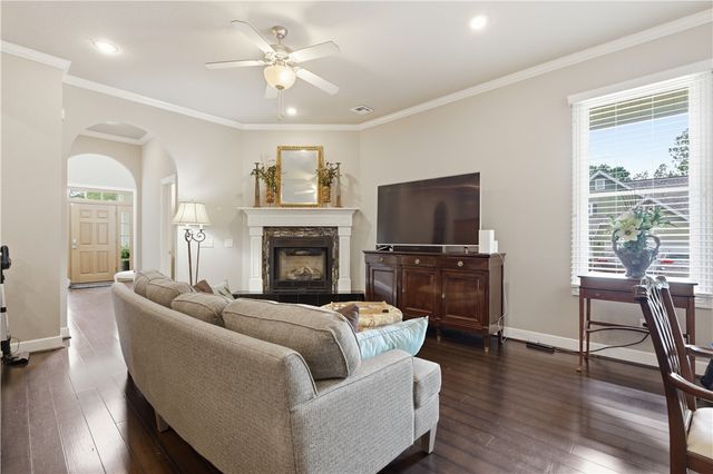 901 NE Arleta Gardens, Bentonville, AR 72712