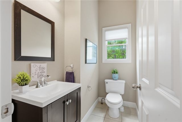 901 NE Arleta Gardens, Bentonville, AR 72712