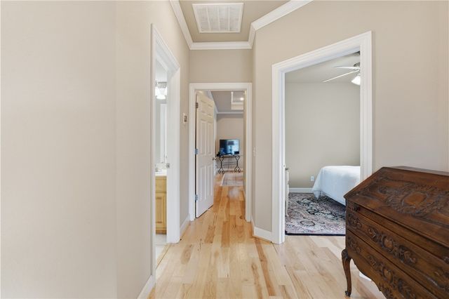 901 NE Arleta Gardens, Bentonville, AR 72712