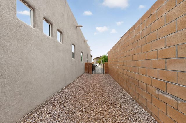 139 Suez Road NE, Albuquerque, NM 87124