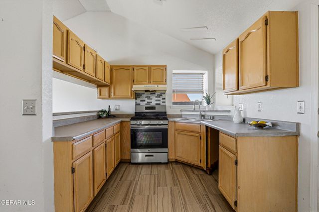 432 VON BARGEN Drive, Horizon City, TX 79928