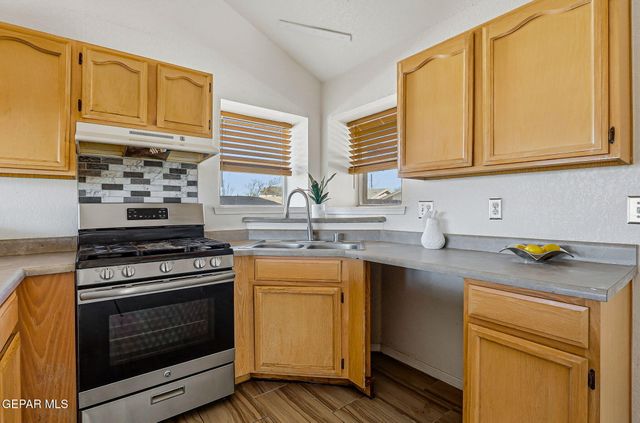 432 VON BARGEN Drive, Horizon City, TX 79928