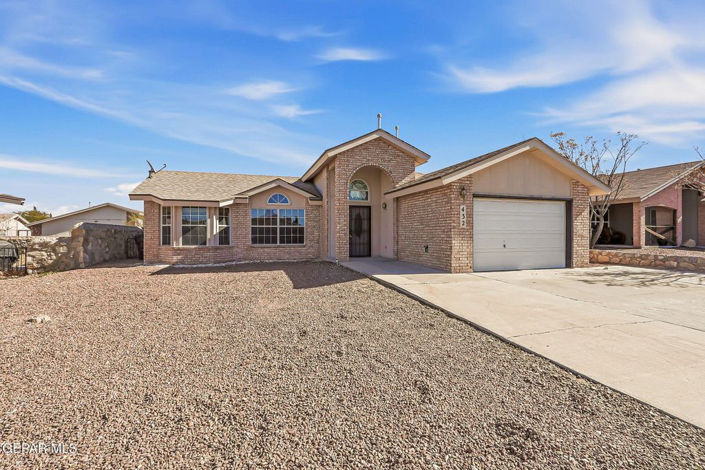 432 VON BARGEN Drive, Horizon City, TX 79928