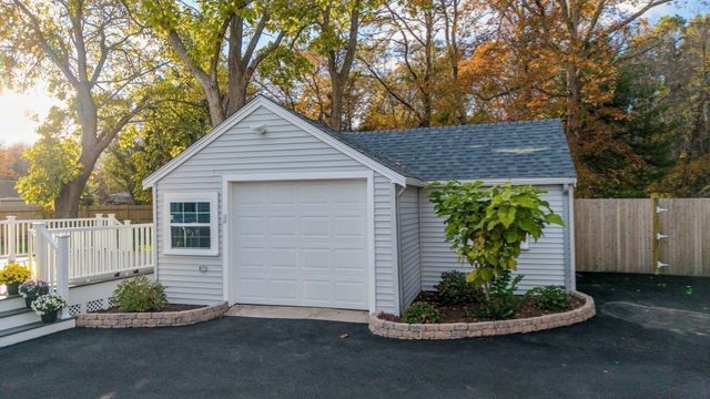 245 Wareham Rd, Marion, MA 02738