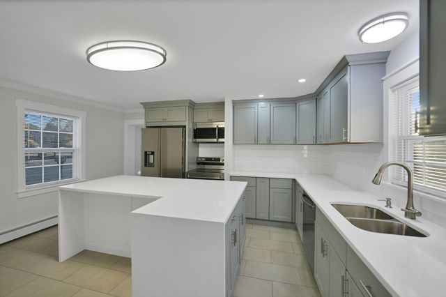 245 Wareham Rd, Marion, MA 02738