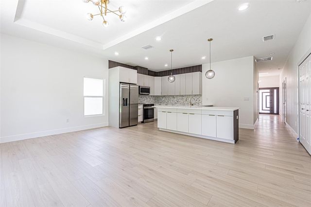 12680 N CENTRAL AVENUE, Tampa, FL 33612