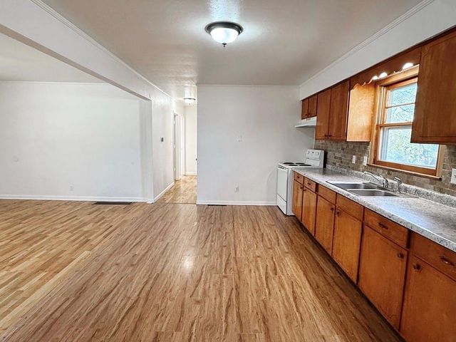 1013 N West Street, Nevada, MO 64772