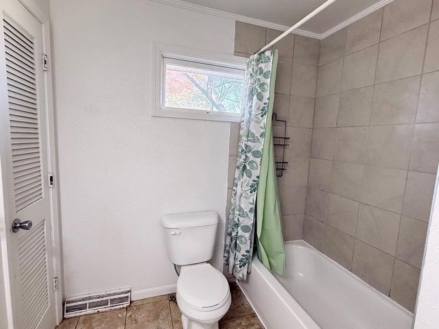 1013 N West Street, Nevada, MO 64772