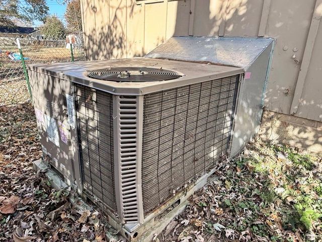 1013 N West Street, Nevada, MO 64772