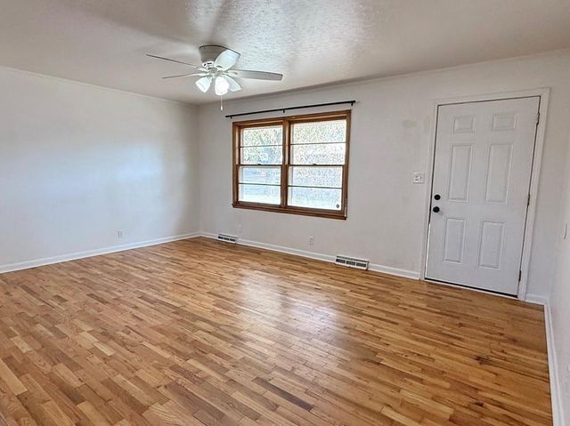 1013 N West Street, Nevada, MO 64772