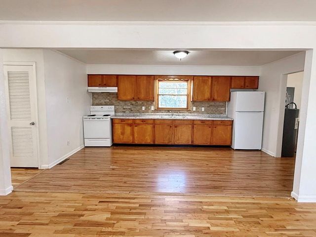 1013 N West Street, Nevada, MO 64772