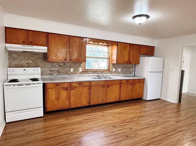 1013 N West Street, Nevada, MO 64772