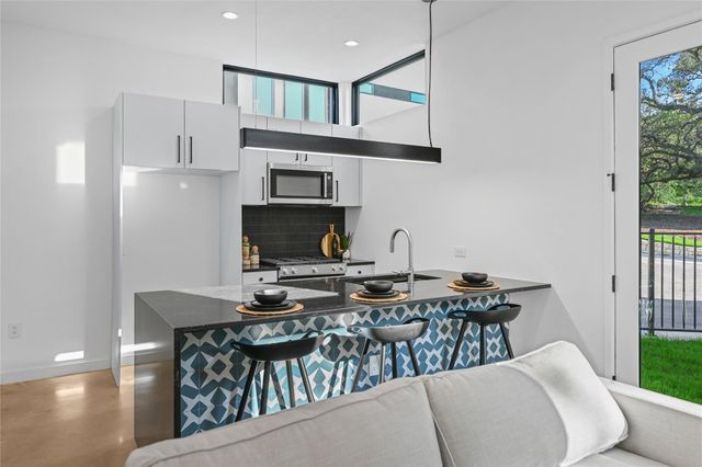 219 Lessin LN 15, Austin, TX 78704