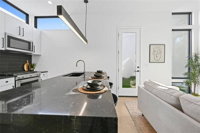 219 Lessin LN 15, Austin, TX 78704