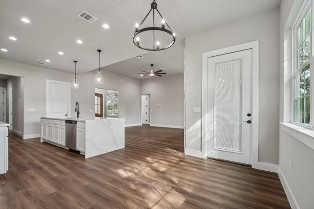 242 Sunday DR, Burnet, TX 78611