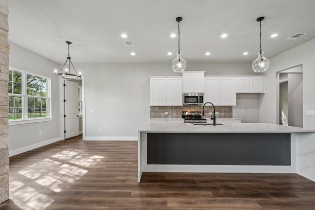 242 Sunday DR, Burnet, TX 78611