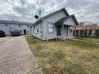 7018 1/2 Avenue F 6, Houston, TX 77011