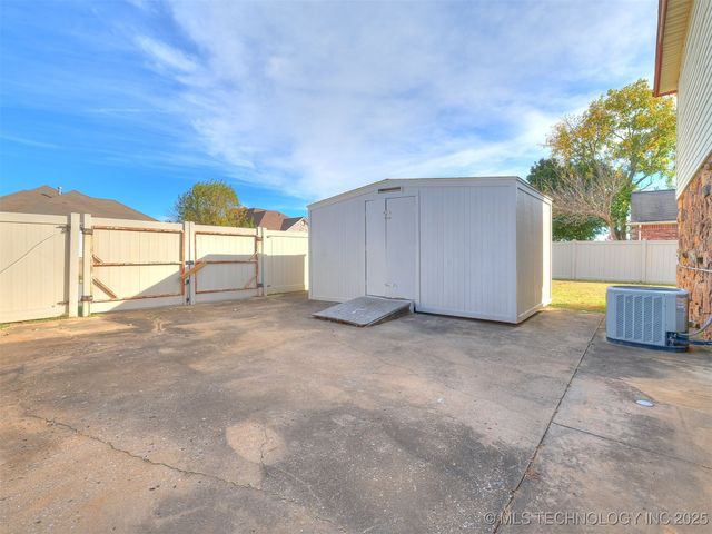 3405 E Louisville Street, Broken Arrow, OK 74014