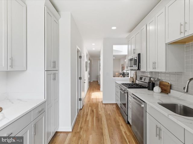 2302 ONTARIO RD NW, Washington, DC 20009