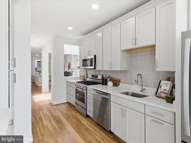 2302 ONTARIO RD NW, Washington, DC 20009