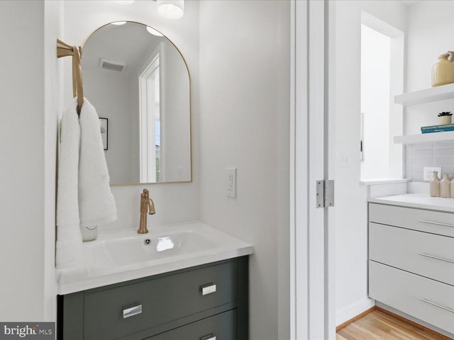 2302 ONTARIO RD NW, Washington, DC 20009