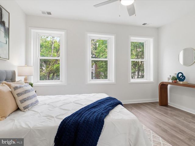 2302 ONTARIO RD NW, Washington, DC 20009