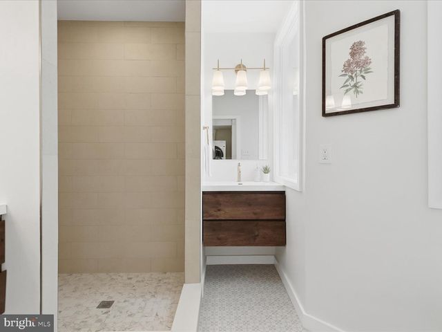 2302 ONTARIO RD NW, Washington, DC 20009