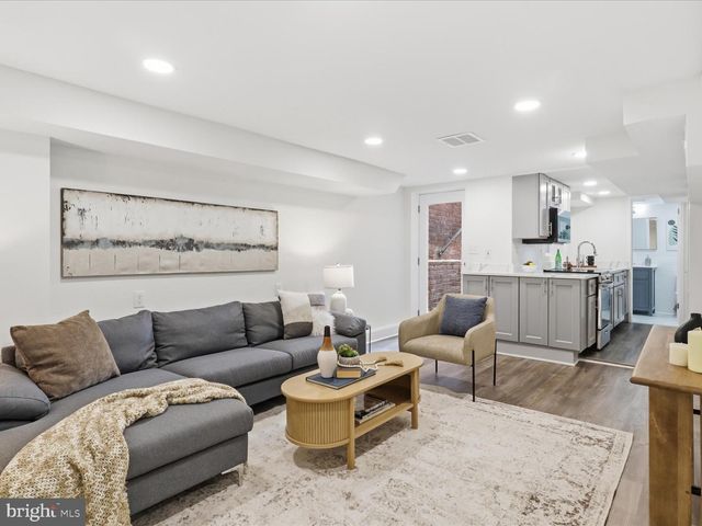 2302 ONTARIO RD NW, Washington, DC 20009