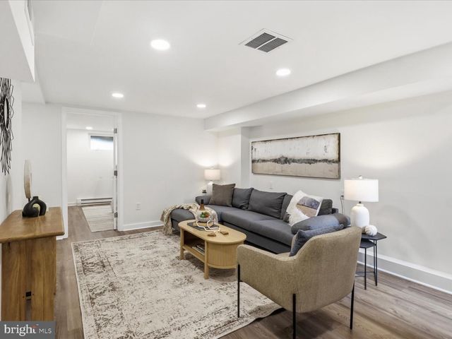 2302 ONTARIO RD NW, Washington, DC 20009