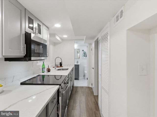 2302 ONTARIO RD NW, Washington, DC 20009