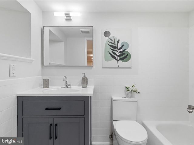 2302 ONTARIO RD NW, Washington, DC 20009