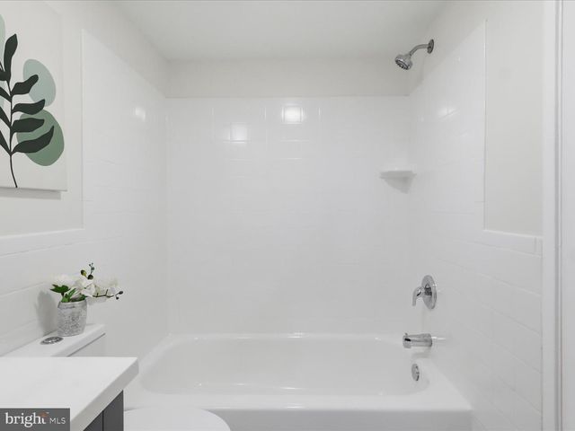 2302 ONTARIO RD NW, Washington, DC 20009