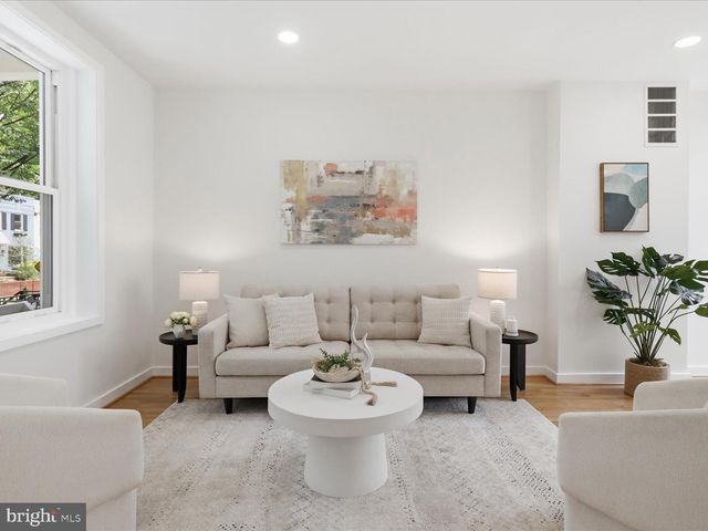 2302 ONTARIO RD NW, Washington, DC 20009