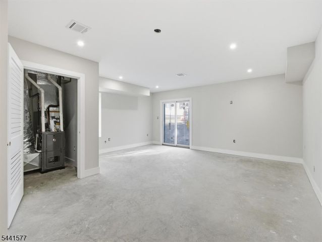 138 Weigands Ln A, Secaucus Town, NJ 07094