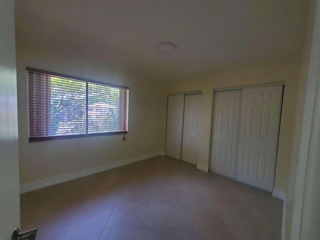 12 Wimbledon Lakes Drive 250, Plantation, FL 33324