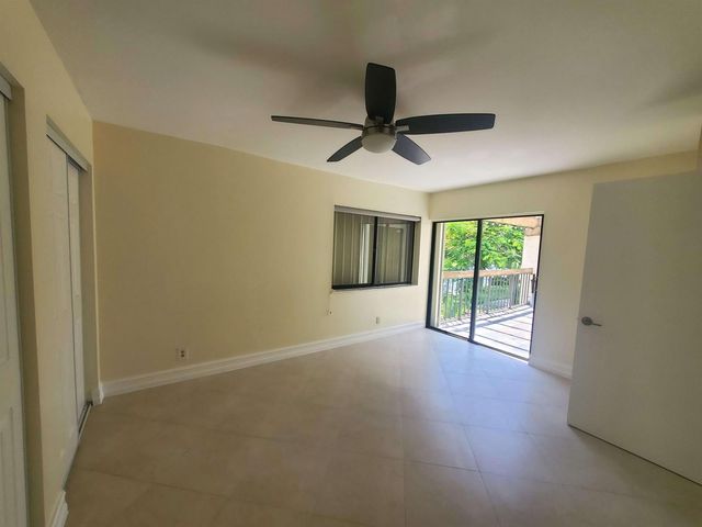 12 Wimbledon Lakes Drive 250, Plantation, FL 33324