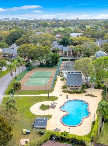 12 Wimbledon Lakes Drive 250, Plantation, FL 33324