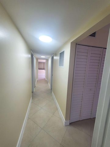 12 Wimbledon Lakes Drive 250, Plantation, FL 33324