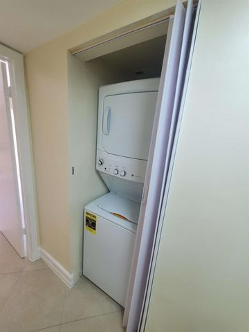 12 Wimbledon Lakes Drive 250, Plantation, FL 33324