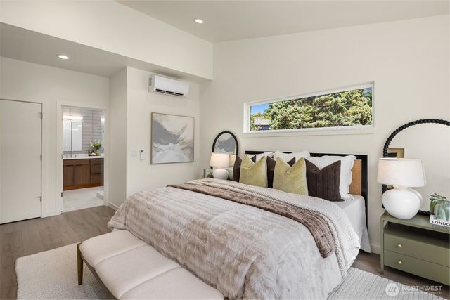 4530 NE 55th Street, Seattle, WA 98105