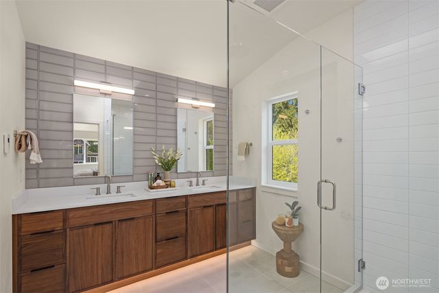 4530 NE 55th Street, Seattle, WA 98105