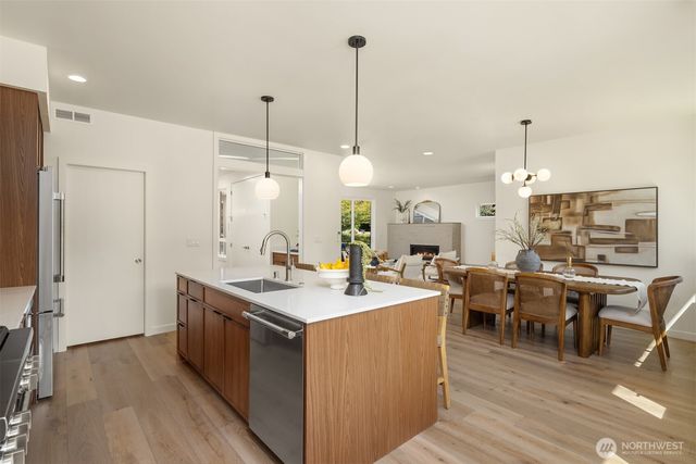 4530 NE 55th Street, Seattle, WA 98105