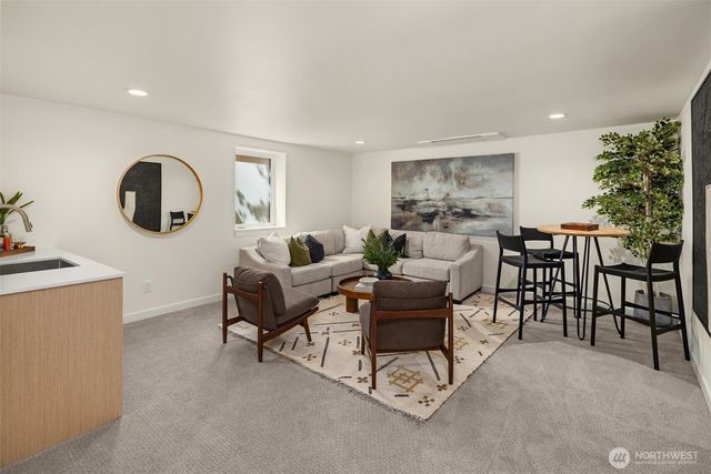 4530 NE 55th Street, Seattle, WA 98105
